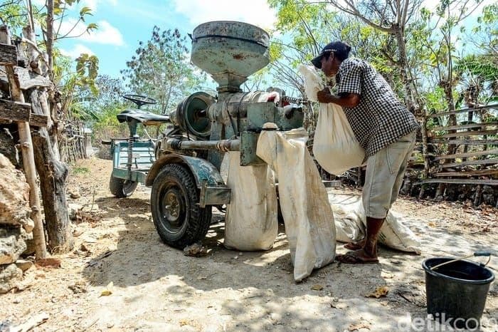 dukung_para_petani_dinas_pertanian_sergai_bantu_alsintan_mendapat_bbm_subsidi