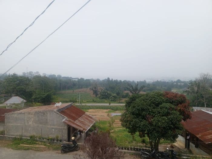 kabut_asap_selimuti_toba_dinkes_catat_peningkatan_kasus_ispa_dan_sesak_napas
