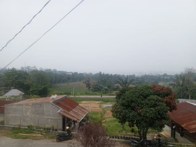 kabut_asap_selimuti_toba_dinkes_catat_peningkatan_kasus_ispa_dan_sesak_napas