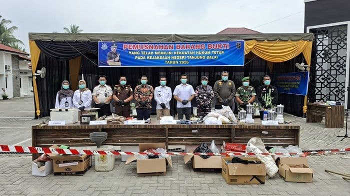 kejari_tanjung_balai_musnahkan_ribuan_gram_narkotika_barang_bukti_perkara_inkracht