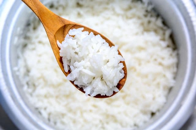 awas_nasi_di_rice_cooker_bisa_jadi_sarang_bakteri_jika_disimpan_terlalu_lama