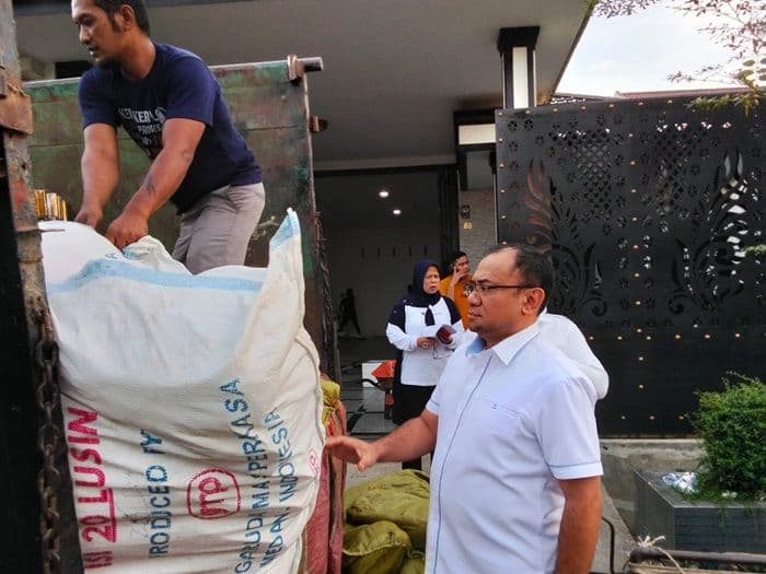 kabaintelkam_polri_kirim_puluhan_alat_pembersihan_ke_lokasi_banjir_dan_longsor_di_sumut