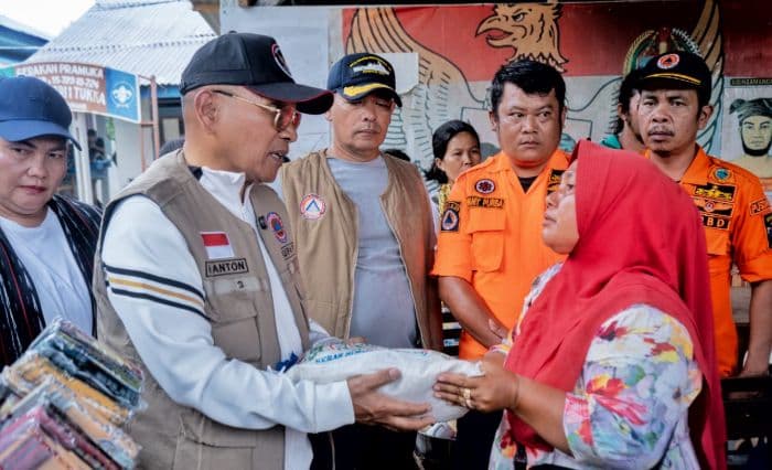 pemkab_simalungun_serahkan_bantuan_rp500_juta_untuk_korban_bencana_tapteng