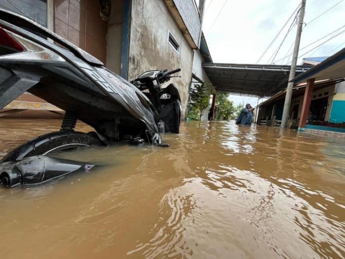 pontianak_terendam_banjir_rob_pasang_air_laut_capai_18_meter