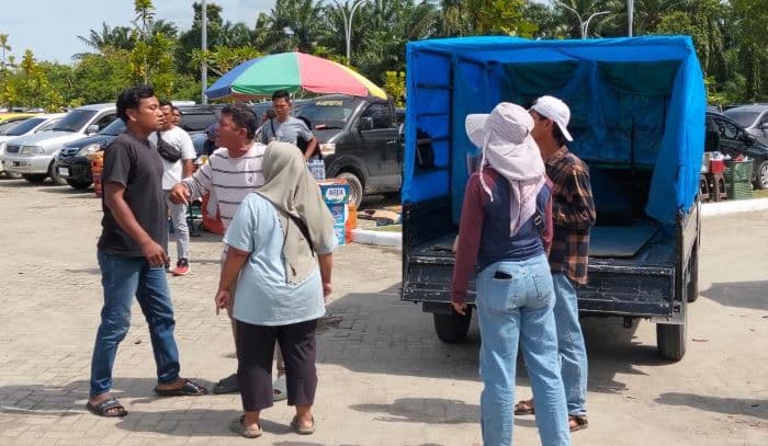 rebutan_lapak_dua_pedagang_bunga_nyaris_adu_jotos_di_lokasi_pelantikan_pppk_deli_serdang