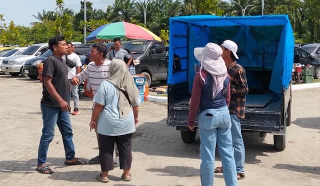 rebutan_lapak_dua_pedagang_bunga_nyaris_adu_jotos_di_lokasi_pelantikan_pppk_deli_serdang