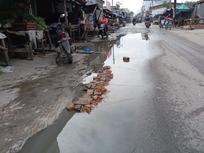 sudah_ditertibkan_pkl_di_pasar_sore_ampera_muncul_lagi_dan_sebabkan_kemacetan