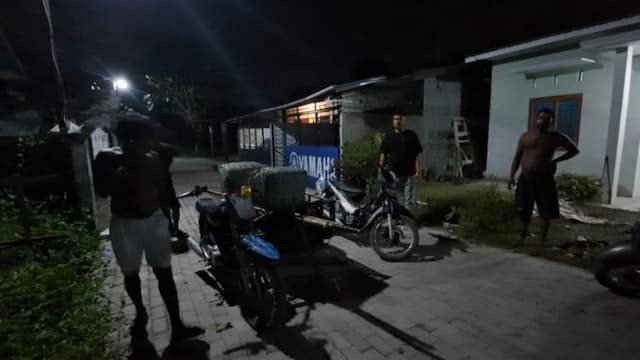 tiga_pria_tertangkap_basah_curi_sawit_di_deli_serdang