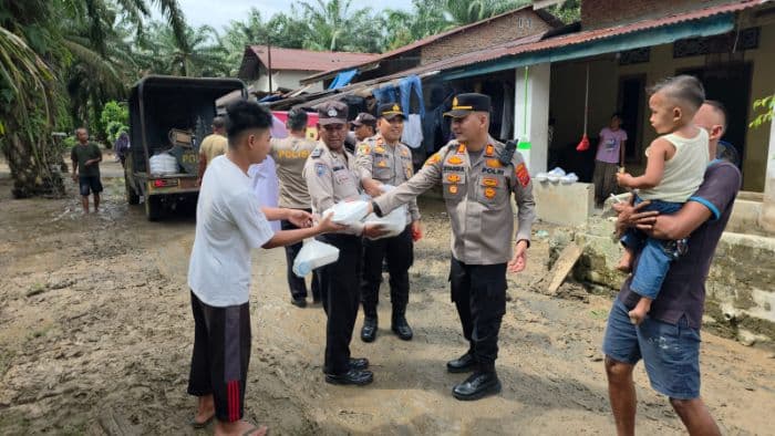 banjir_di_pekan_kuala_langkat_surut_aktivitas_warga_kembali_normal