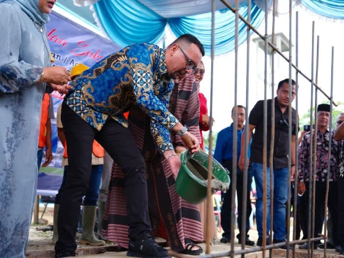bupati_labusel_resmikan_peletakan_batu_pertama_rsu_nuraini_bloksongo_di_kota_pinang
