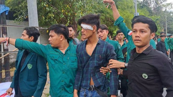 aksi_himmah_di_polrestabes_medan_ricuh_dua_mahasiswa_diamankan_polisi
