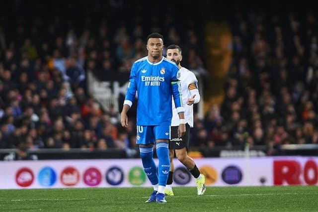 carreras_bersinar_mbappe_mengunci_kemenangan_real_madrid_tumbangkan_valencia_20_di_mestalla