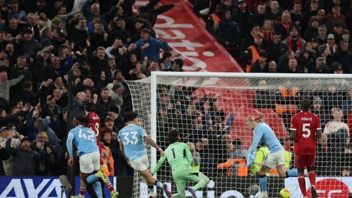 city_bangkit_di_neraka_anfield_liverpool_tumbang_12_perburuan_gelar_liga_inggris_memanas