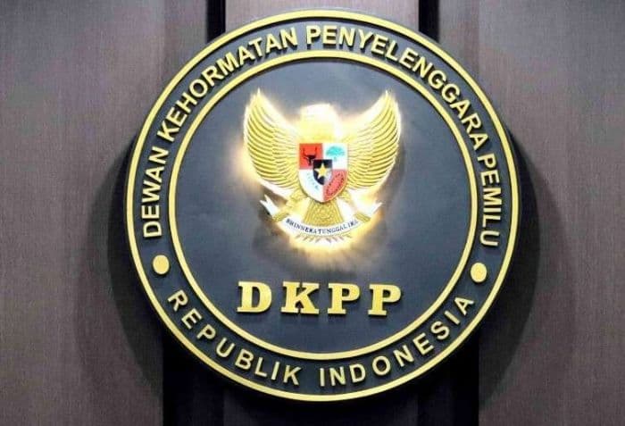 digerebek_istri_sah_saat_selingkuh_anggota_kpu_nias_barat_dipecat_dkpp