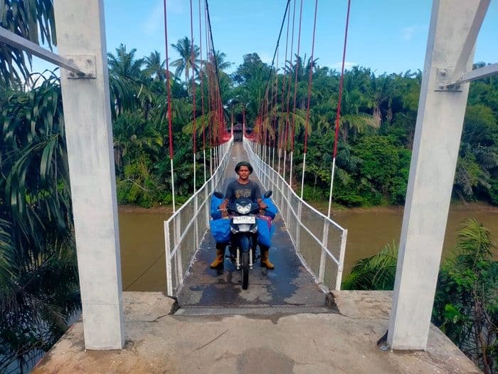 kodam_i_bukit_barisan_rampungkan_rehabilitasi_jembatan_gantung_purba_sinomba_di_paluta
