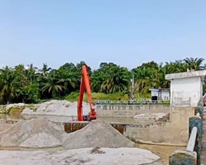 petani_batu_bara_khawatir_pasir_hasil_pengerukan_sungai_daludalu_kembali_menyebabkan_pendangkalan