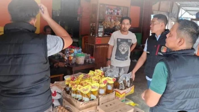 polres_langkat_pantau_harga_bahan_pokok_jelang_ramadan_di_pasar_stabat