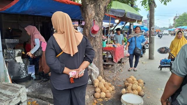 sejak_pilkada_2024_harga_kelapa_santan_mahal_dan_menggila_di_lebaran