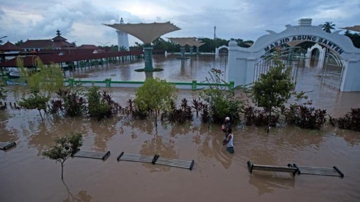 20_lokasi_di_serang_banten_terendam_banjir