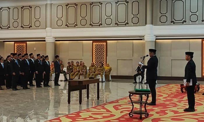 bobby_nasution_lantik_308_pejabat_sumut_tegaskan_kalau_kurang_pas_silakan_mundur
