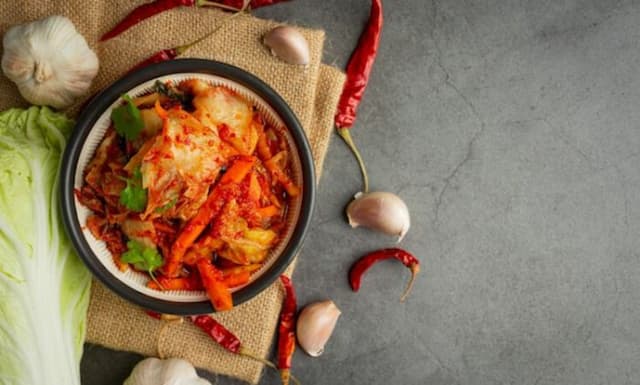 dampak_makan_pedas_saat_berbuka_puasa