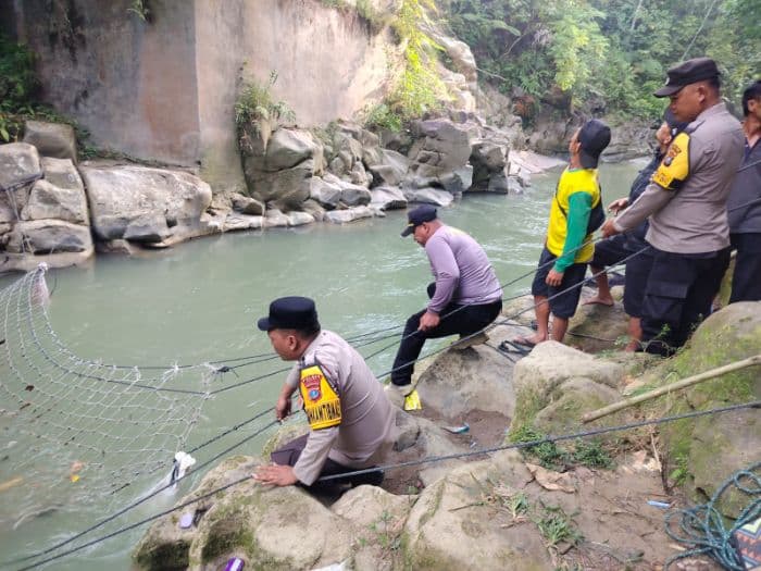 tim_basarnas_cari_anak_hanyut_di_sungai_lae_simbelin_dairi_yang_belum_ditemukan