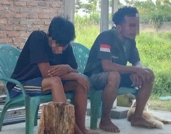 warga_jalan_baja_tebing_tinggi_amankan_dua_terduga_pencuri_tangga