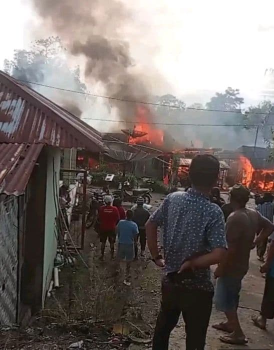 4_rumah_di_simalungun_ludes_terbakar_diduga_korsleting_listrik