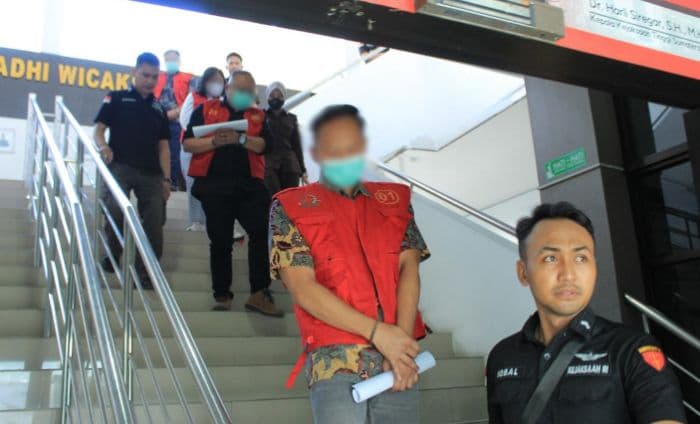 kejari_belawan_tahan_empat_tersangka_korupsi_proyek_jalan_ka_titi_papanmedan_labuhan_