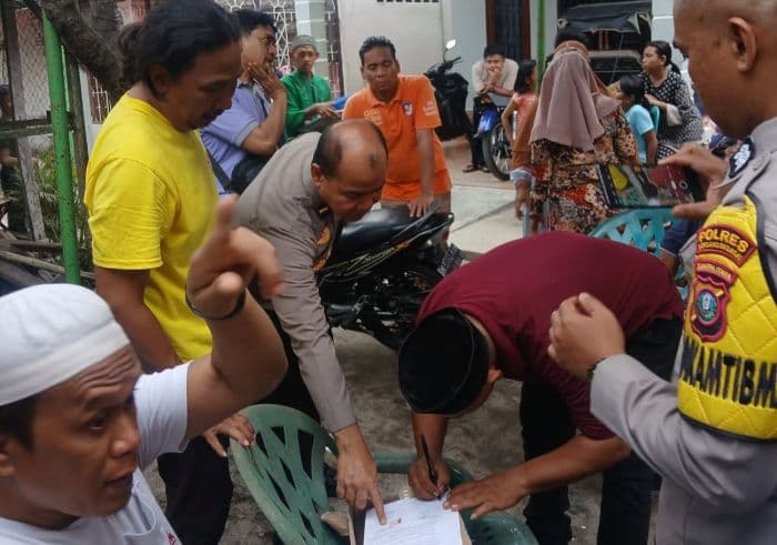 mayat_pria_gangguan_mental_ditemukan_di_pajak_baru_perbaungan