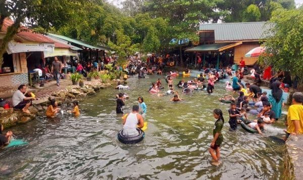 pemandian_alam_di_simalungun_masih_primadona_kunjungan_wisata_lebaran_tembus_puluhan_ribu