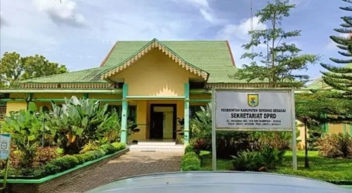 diduga_blokir_nomor_wartawan_sekwan_dprd_sergai_dinilai_tak_kooperatif_soal_informasi_publik