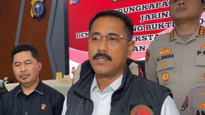 gudang_bandar_narkoba_di_riau_dibakar_warga_usai_digerebek_ini_kata_kombes_putu