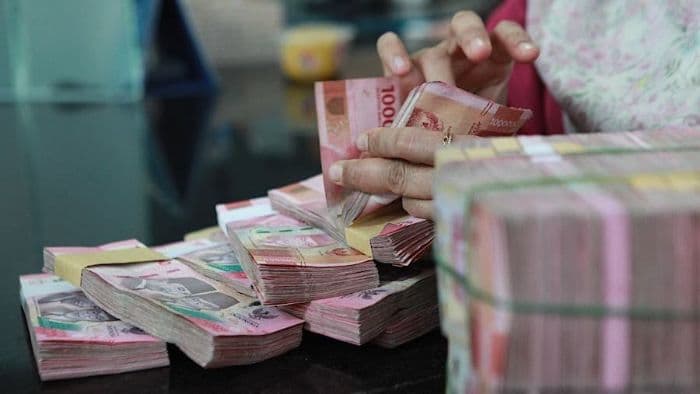 bi_kerek_suku_bunga_acuan_ke_55_persen_rupiah_jadi_rp18050