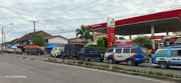 pertamina_buka_suara_soal_antrean_bbm_di_sidikalang