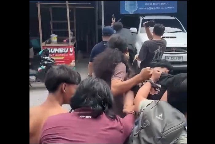 polda_sumut_bongkar_markas_begal_di_marelan_8_pelaku_ditangkap_dan_3_ditembak