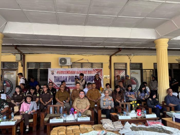 polres_pematangsiantar_musnahkan_77_kg_ganja_dan_11_kg_sabu_