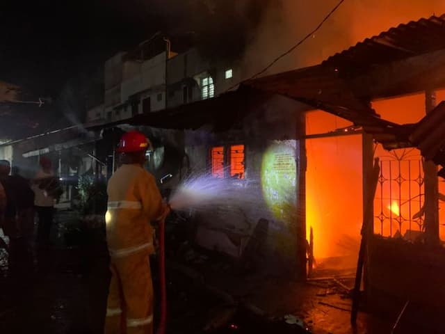 tiga_rumah_di_tebing_tinggi_ludes_terbakar_