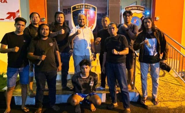 polisi_tangkap_pembacok_dua_warga_di_depan_stadion_baharoeddin_siregar_