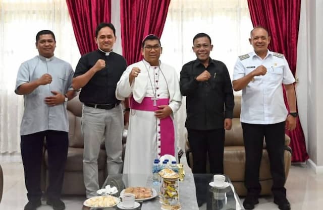 uskup_sibolga_ingatkan_masintonmahmud_tetap_komit_pada_janji_kampanye