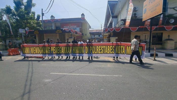 fmpk_desak_polrestabes_medan_tuntaskan_dugaan_penggelapan_aset_mobil_uda