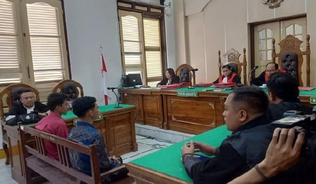 hakim_pn_medan_maafkan_dua_terdakwa_kasus_bbm_jeriken_aziz_dan_ranning_tak_dipenjara