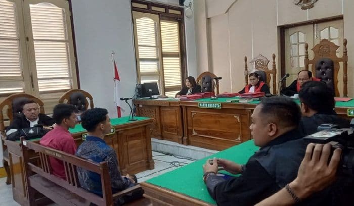 hakim_pn_medan_maafkan_dua_terdakwa_kasus_bbm_jeriken_aziz_dan_ranning_tak_dipenjara