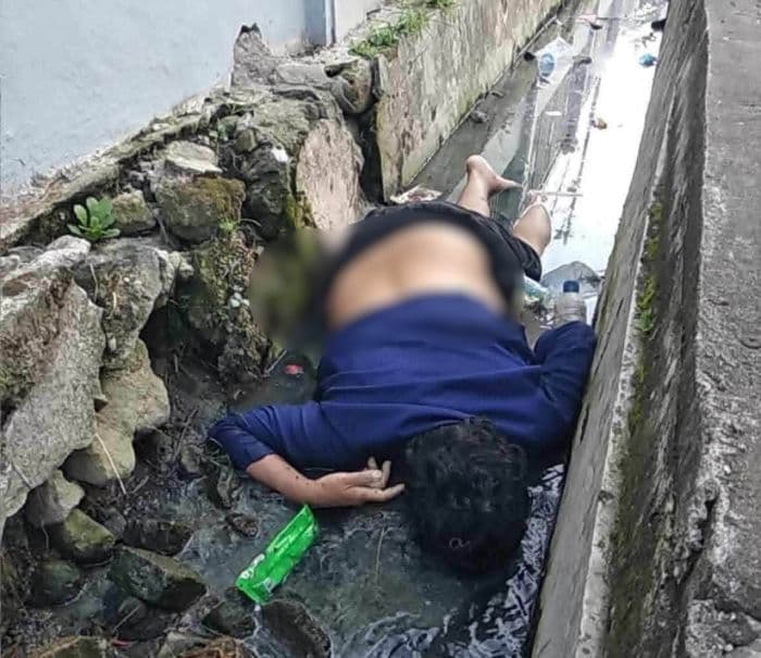mayat_wanita_ditemukan_di_dalam_parit_berastagi
