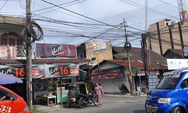 dprd_minta_dinas_pu_siantar_tunda_rekomendasi_tiang_kabel_hingga_perda_terbit