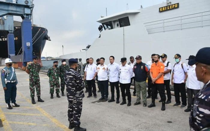darurat_tni_al_kerahkan_3_kri_cari_5_jurnalis_hilang_di_sekitar_anak_krakatau_
