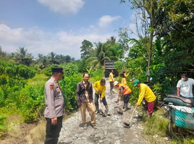 polisi_aktifkan_jalur_alternatif_pascalongsor_di_desa_tiga_juhar