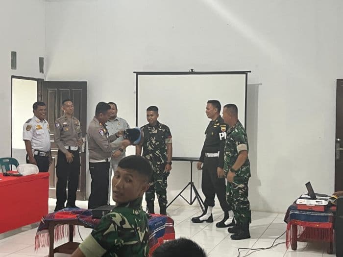 sat_lantas_polres_toba_sasar_tni_dorong_kepatuhan_dan_keselamatan_berlalu_lintas