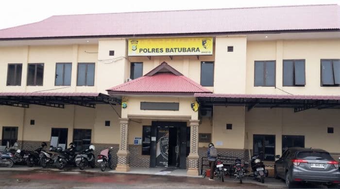 tak_terima_anaknya_dipukul_guru_smpn_1_air_batu_dilaporkan_ke_polres_batu_bara_
