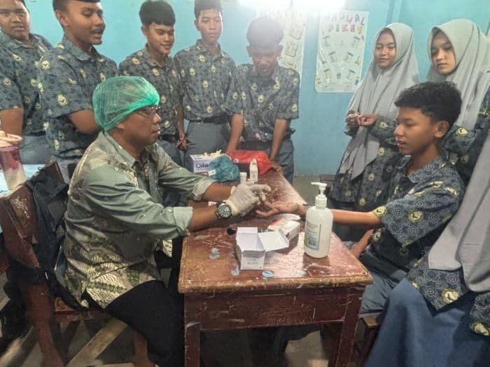 ketika_siswa_man_tanjungbalai_jalani_cek_kesehatan_gratis_tapi_takut_jarum_suntik